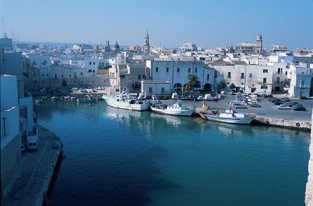 Puerto de Bari, Apulia, Italia 🗺️ Foro Europa 1