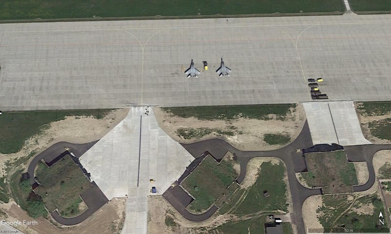 base aerea de minsk mazowiecki, polonia.jpg