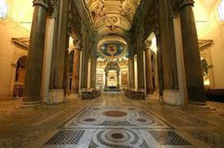 Basilica de Santa Cruz de Jerusalen, Roma, Italia 1