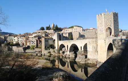 Besalú, Girona, Catalunya 0