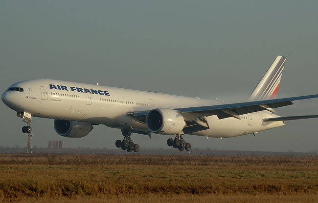 Boeing 777-328 de AIR FRANCE - AVIONES VOLANDO