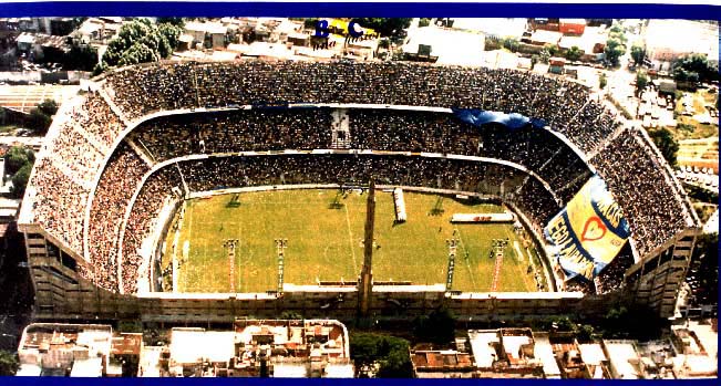 Estadio de futbol de Boca Juniors le falta la mitad. 0