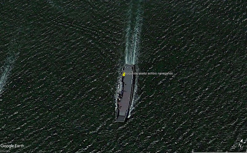 Lancha de asalto anfibio navegando - San Diego 0 - Barcos de Guerra navegando