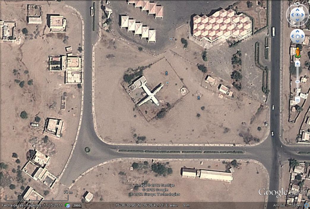 Antonov usado como restaurante en Massawa, Eritrea 1 - Aviones abandonados 🗺️ Foro General de Google Earth