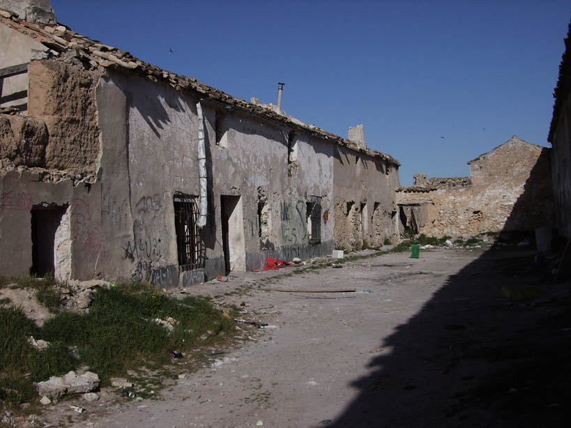 Esta es la calle principal - Pueblos Fantasma o Abandonados ⚠️ Ultimas opiniones