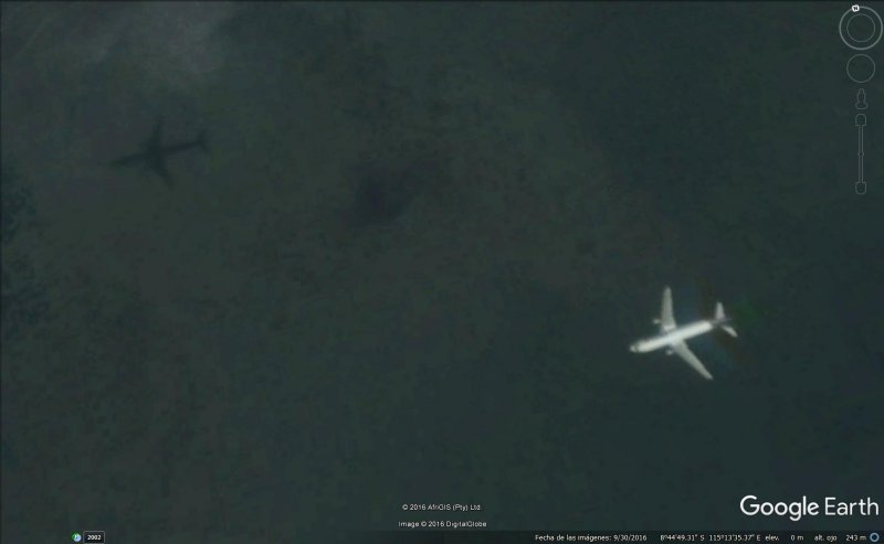 Avion cerca de Bali, Indonesia 1 - Ayudando a un amigo a alzar el vuelo 🗺️ Foro General de Google Earth