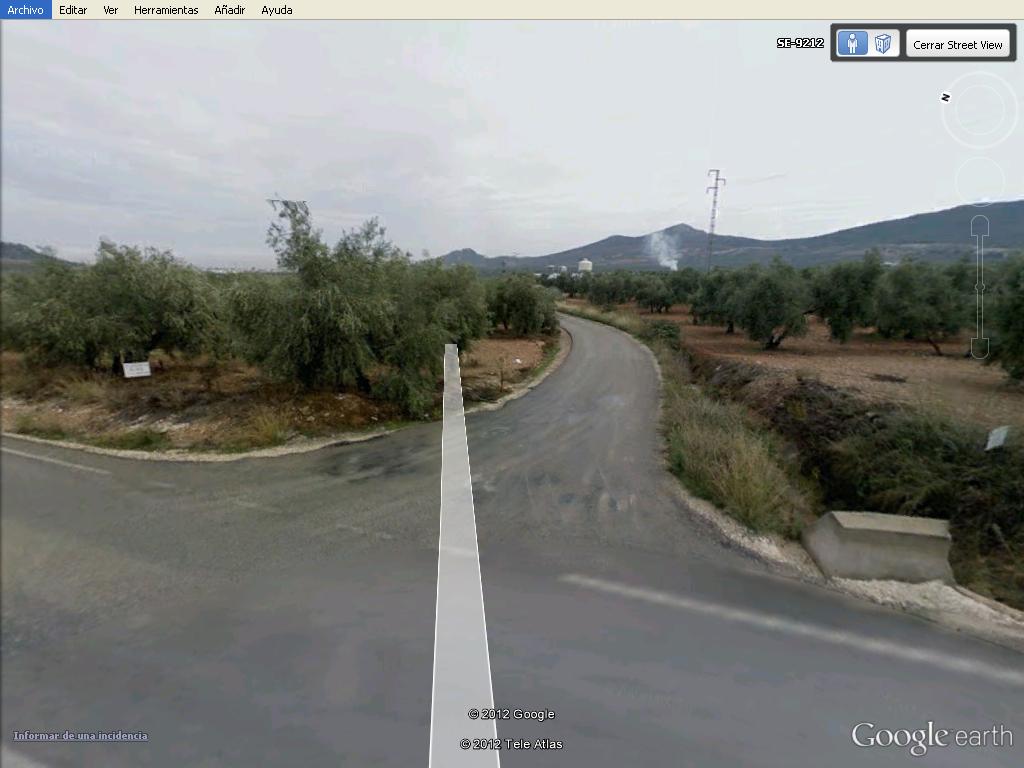 Mercedes estrellado en un arbol en Street View 🗺️ Foro General de Google Earth 1