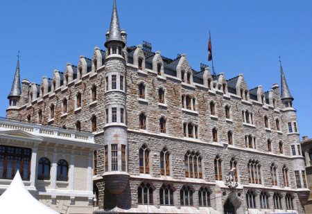 Casa Botines, Plaza San Marcelo, León, Castilla y León 🗺️ Foro España 1