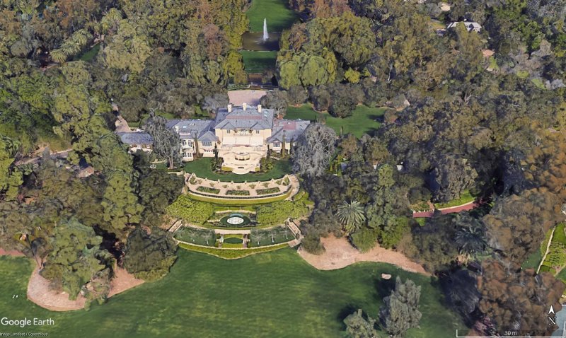Casa de Oprah Winfrey, Montecito, Santa Bárbara, California 1 - Pista de tenis arrugada 🗺️ Foro General de Google Earth