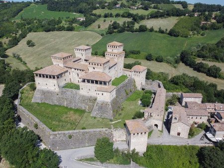 Castillo de Torrechiara, Torrechiara, Italia 🗺️ Foro Europa 0