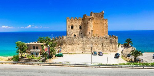 Castillo Federiciano, Calabria, Italia 0