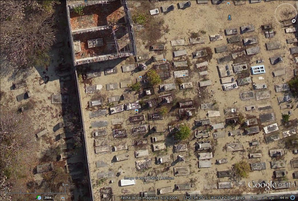 Cementerio portugués - Isla de Ibo - Mozambique 1 - Sombra del avión de Google Earth en Africa 🗺️ Foros de Google Earth y Maps