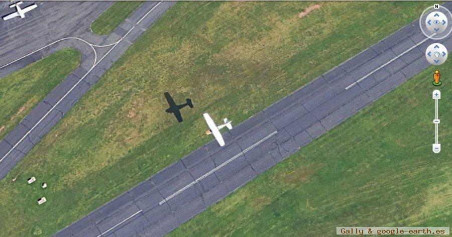 Primer Super Pack Navideño USA 3 1 - Avioneta volando en Aeropuerto de Valbrembo 🗺️ Foro General de Google Earth