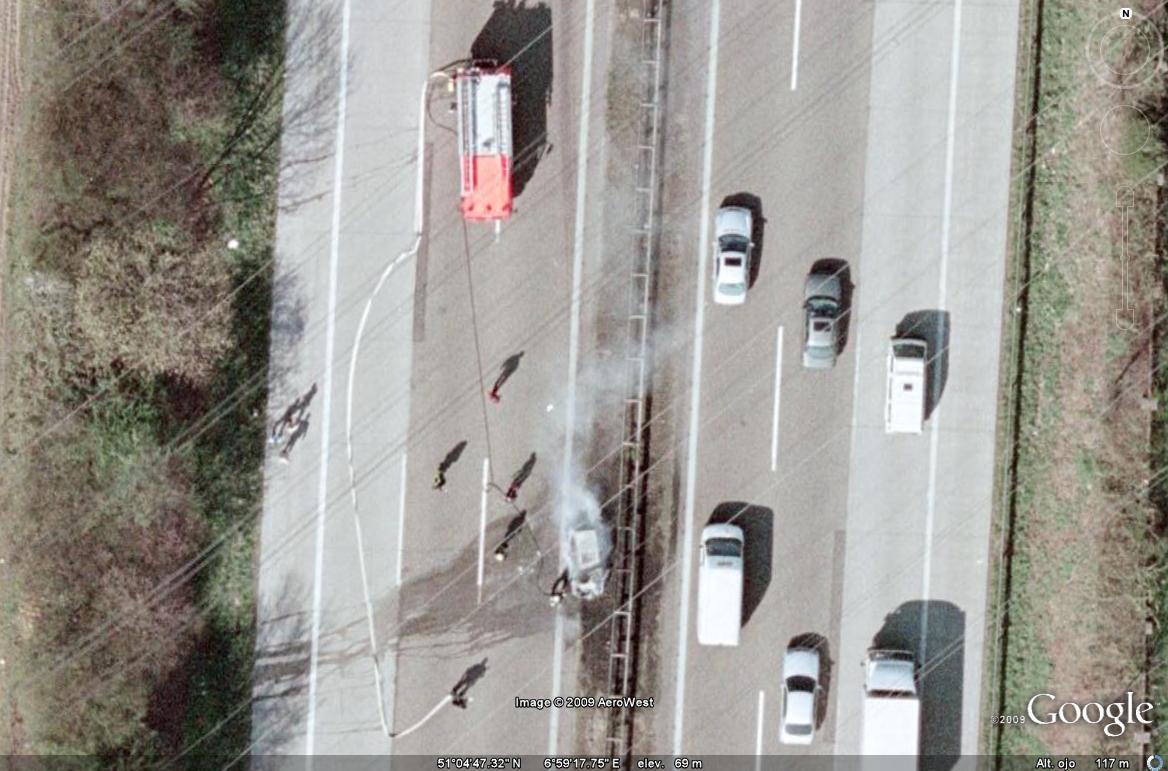 Coche en llamas en Alemania 1