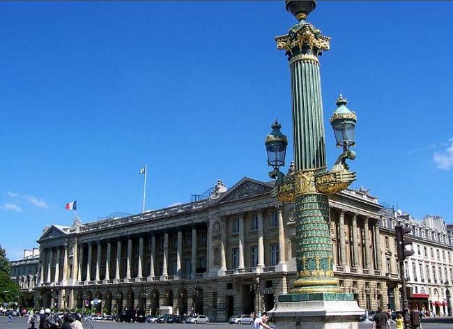 Farolas Rostrales plaza de la Concordia de París 0 - Columna rostral de Chesme - Rusia 🗺️ Foro General de Google Earth