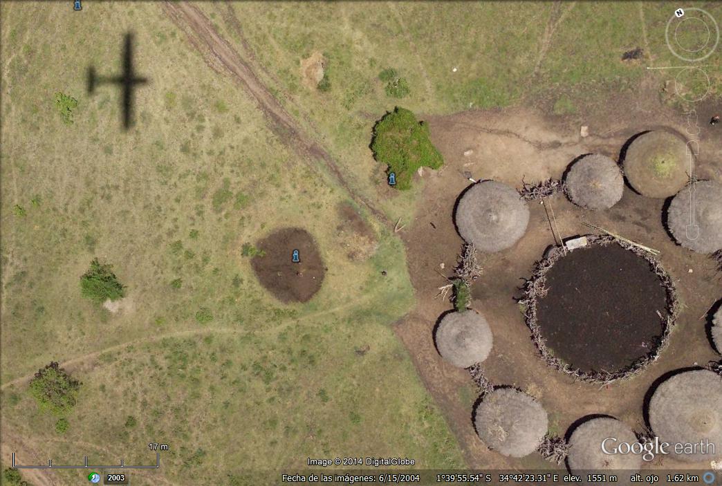 Corral en Tanzania y el avion de Google Earth 1 - Cementerio portugués - Isla de Ibo - Mozambique 🗺️ Foro África