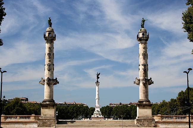 Las columnas rostrales de Place des Quinconces, Burdeos 1