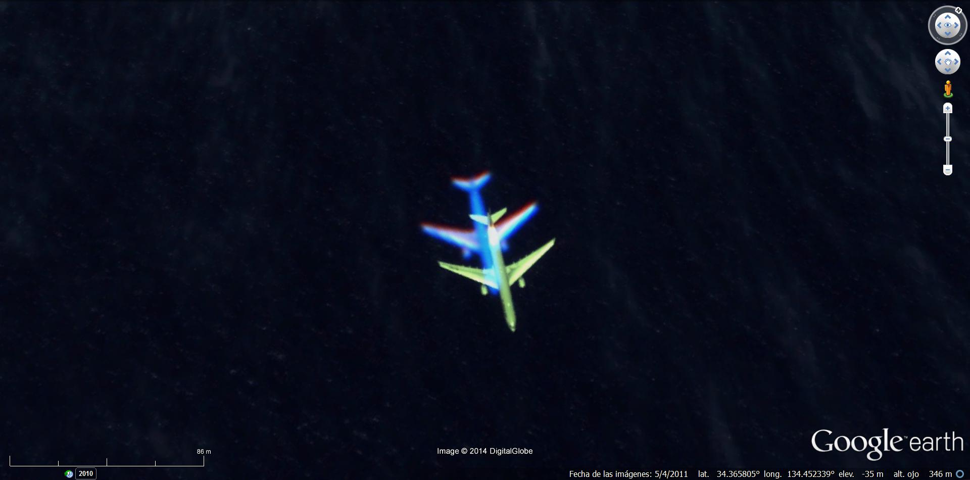 Avion bajo el agua - Aeropuerto de Matsuyama, Japón 🗺️ Foro General de Google Earth 0