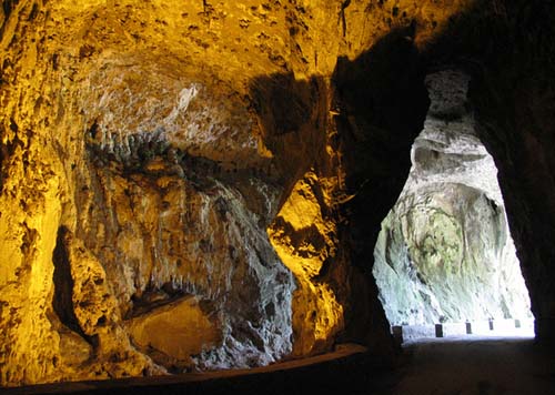 Único acceso a Cuevas del Agua: una cueva. 1