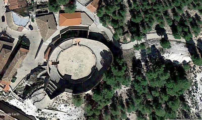 Plaza de Toros ovalada de Alcalá del Júcar, Albacete 1 - Plaza de Toros irregular en San Mateo, Peru 🗺️ Foro General de Google Earth