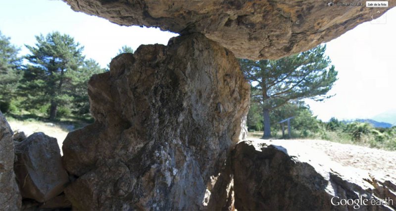 Dolmen de Tella (interior) - Tella, un lugar embrujado  - Pirineos, Huesca