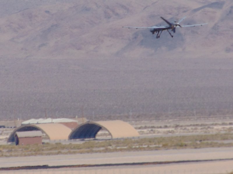 Dron aterrizando en Indian Springs (Nevada) - Tres Drones Pterodactyl I en Arabia Saudi 🗺️ Foro Belico y Militar