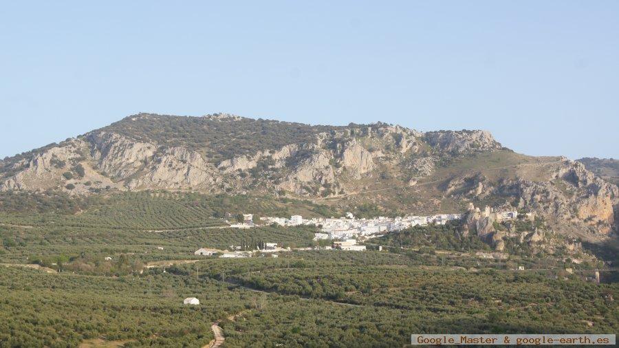 Zuheros visto desde la carretera - Zuheros, pueblo con encanto - Comarca Subbética, Córdoba