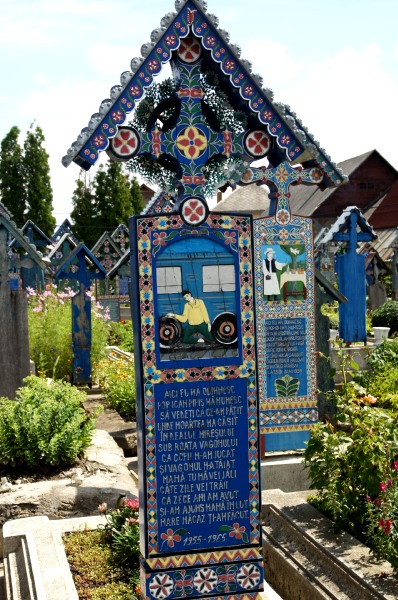 A este lo atropellaron - Cementerio Alegre de Sapantza o Sapanta -Maramures- Rumania