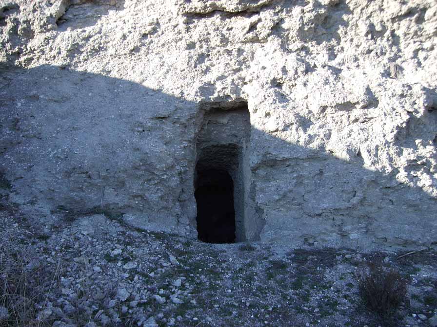 entrada refugio - Defensas de Madrid en la Guerra Civil