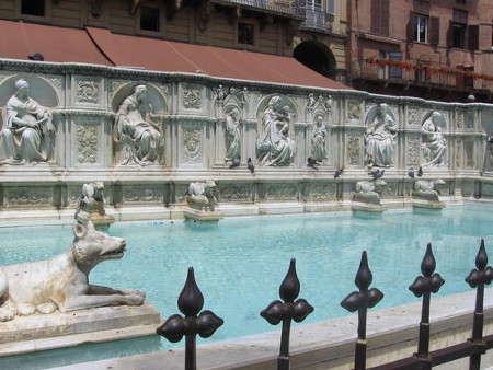 Fontana Gaia, Siena, Italia 1