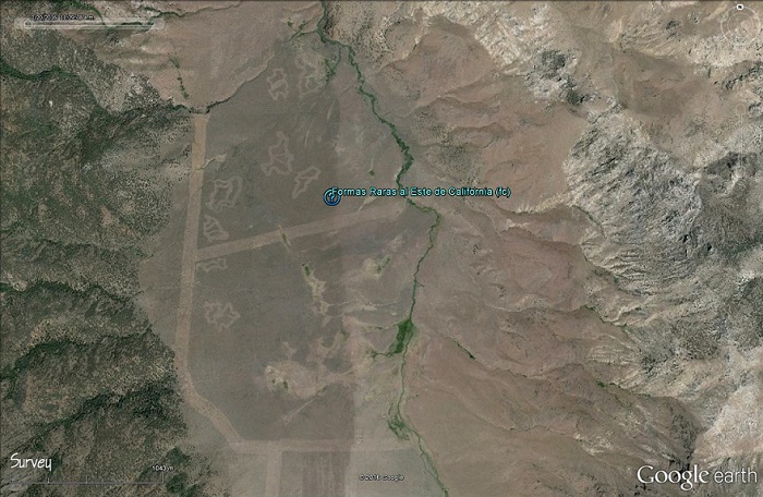 Formas raras al Este de California 1 - Avion marcado en el suelo - Uauadugou - Burkina 🗺️ Foro General de Google Earth