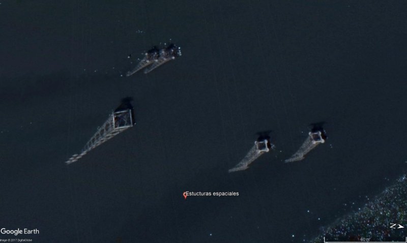 Columnas invertidas o naves espaciales cuadradas 0 - Ajedres gigante a vista de Google Earth 🗺️ Foros de Google Earth y Maps