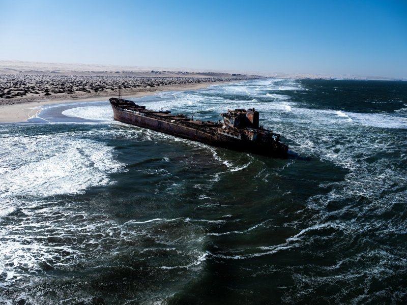 Frotamerica, naufragado en Namibia 2 - USS Harnett County 🗺️ Foro General de Google Earth