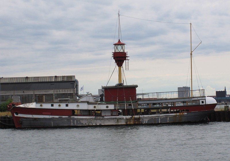 Fyrskib nr. X Ahora Uso Privado en Copenhague 1 - Lichtschip no. 3 Haaks o Mayflower ahora Restaurante 🗺️ Foro General de Google Earth