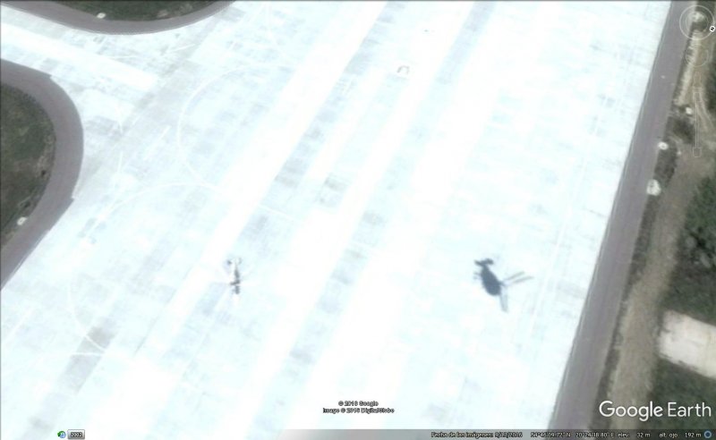 helicoptero (2) en vuelo sobre un aeropuerto militar de kaliningrado, rusia.jpg