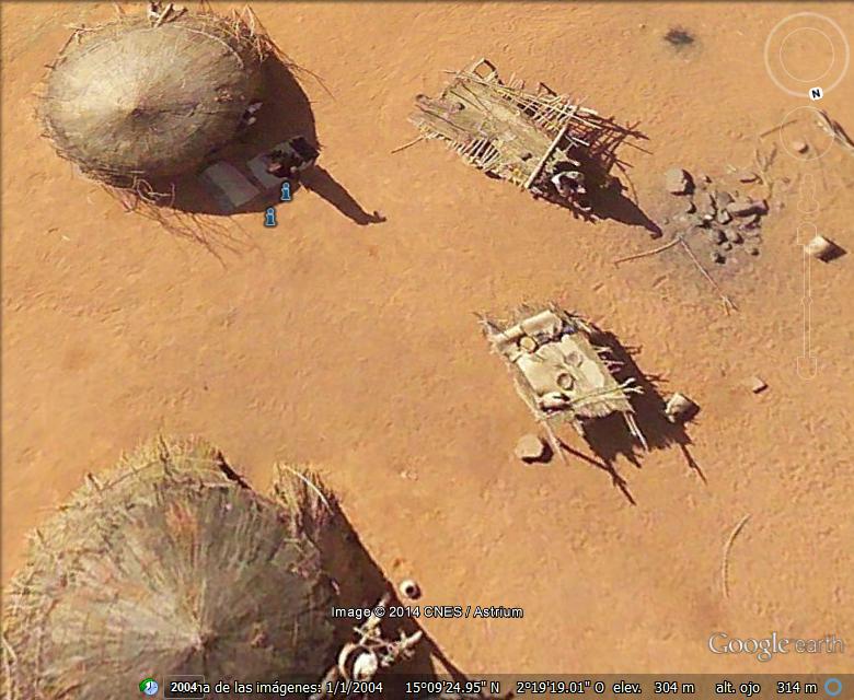 Paisano mirando al cielo desde la puerta de su choza 1 - Sombra del avión de Google Earth en Africa 🗺️ Foros de Google Earth y Maps