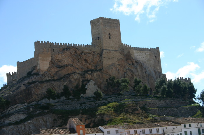 Construcción Almohade que se alza sobre el "Cerro del Águila" data de principios del siglo XII. - Castillos de España