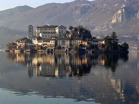 Isla de San Giulio, Novara, Italia 0