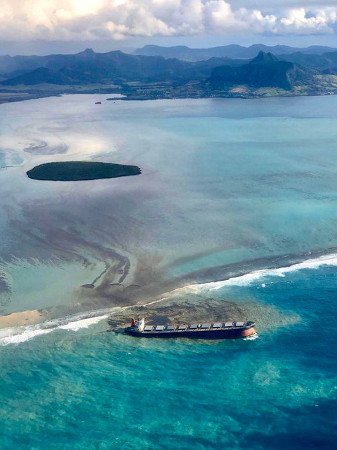 Emergencia ambiental en islas Mauricio por barco petrolero 0