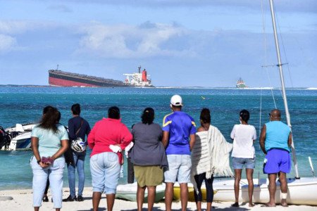 Emergencia ambiental en islas Mauricio por barco petrolero 1