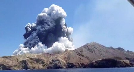 Entra en erupción el volcan Whakaari,  Nueva Zelanda 0