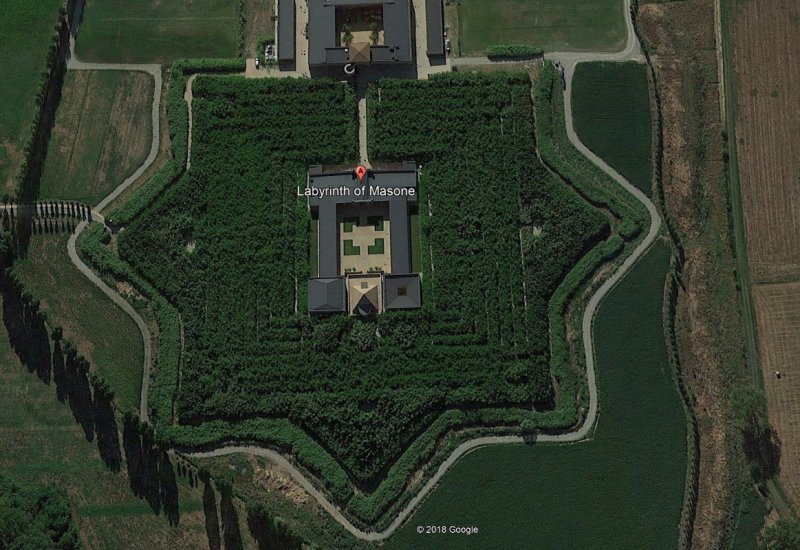 Masone Labyrinth, el mayor laberinto del mundo 1 - Laberinto de Alicia en Disneyland - Paris 🗺️ Foro General de Google Earth