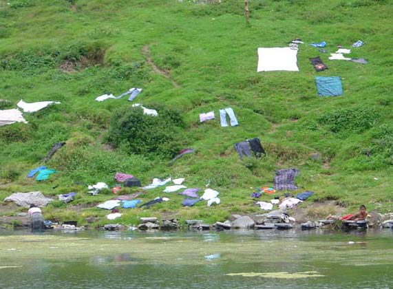 El lago Atitlán, invadido.