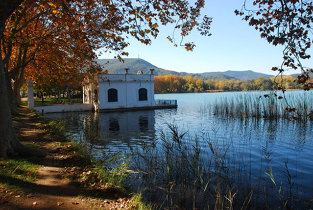 BANYOLES- Paseando por el lago. 1