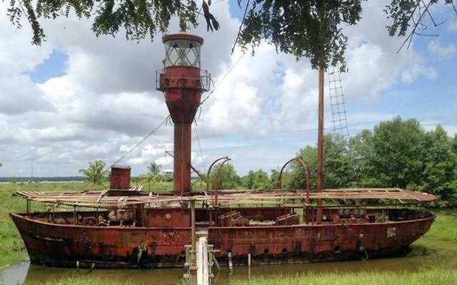 Lichtschip no.7 Noord Hinder o Suriname 1 1 - Motorfyrskib No. II, semihundido en el puerto de Gdanks 🗺️ Foro General de Google Earth