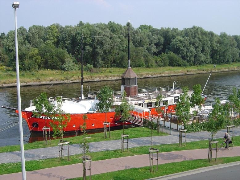 Lichtschip no. 3 Haaks o Mayflower ahora Restaurante 0 - Lightship OSPREY o Le Batofar Ahora Resto bar 🗺️ Foro General de Google Earth