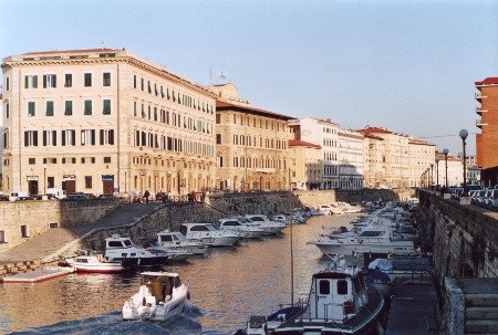 Puerto de Livorno, Toscana, Italia 🗺️ Foro Europa 1