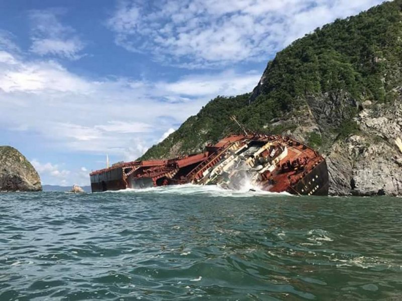 Los Llanitos barco 2 - Tarrafal, hundido en Cabo Verde 🗺️ Foro General de Google Earth