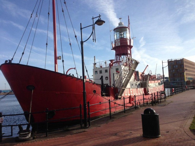 LV 14I Kentish Knock ahora Goleulong 2000 2 - Barco Faro, Canning Dock, Embarcadero en Liverpool 🗺️ Foro General de Google Earth