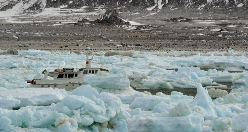 Aquí cuando está rodeado de hielo - MV Edro III 🗺️ Foro General de Google Earth